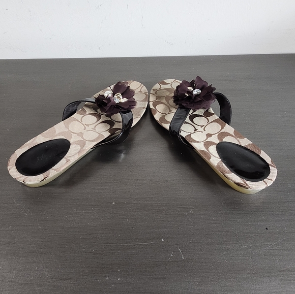 Coach Serenity Floral Charms Bling Patent Leather Flipflops Sandals Sz 7M NWOB - Picture 4 of 8